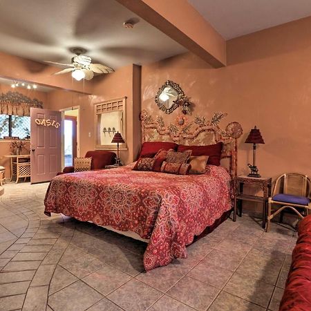 Exotic Home With Patio And Grill Walk To Canyon Lake! Exteriér fotografie