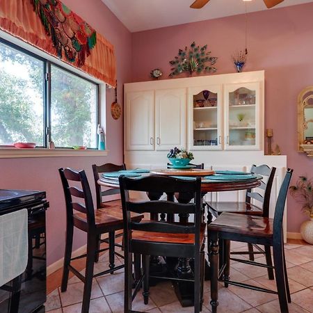 Exotic Home With Patio And Grill Walk To Canyon Lake! Exteriér fotografie