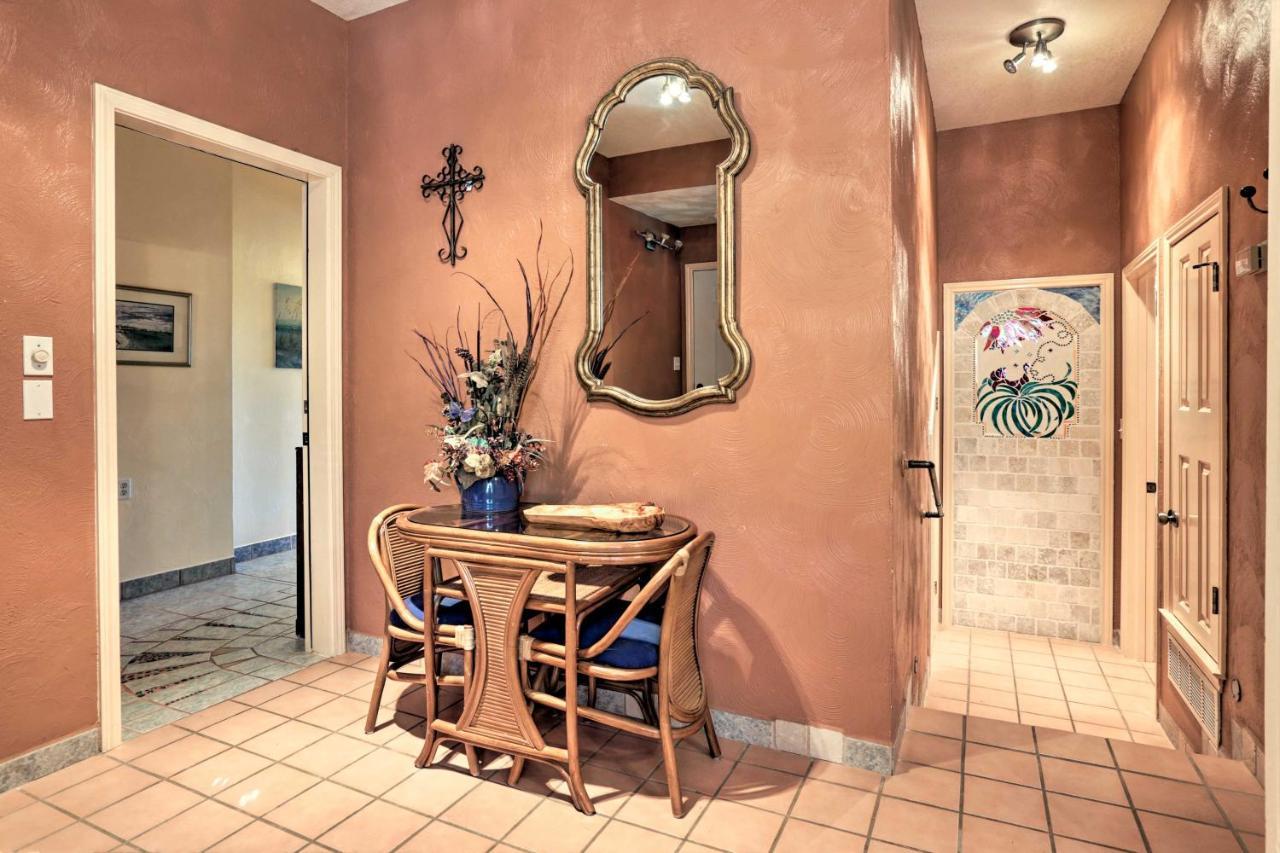 Exotic Home With Patio And Grill Walk To Canyon Lake! Exteriér fotografie