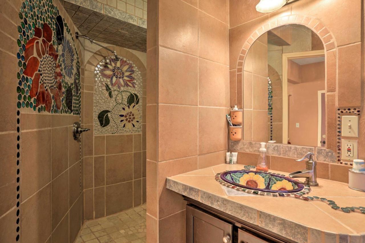 Exotic Home With Patio And Grill Walk To Canyon Lake! Exteriér fotografie