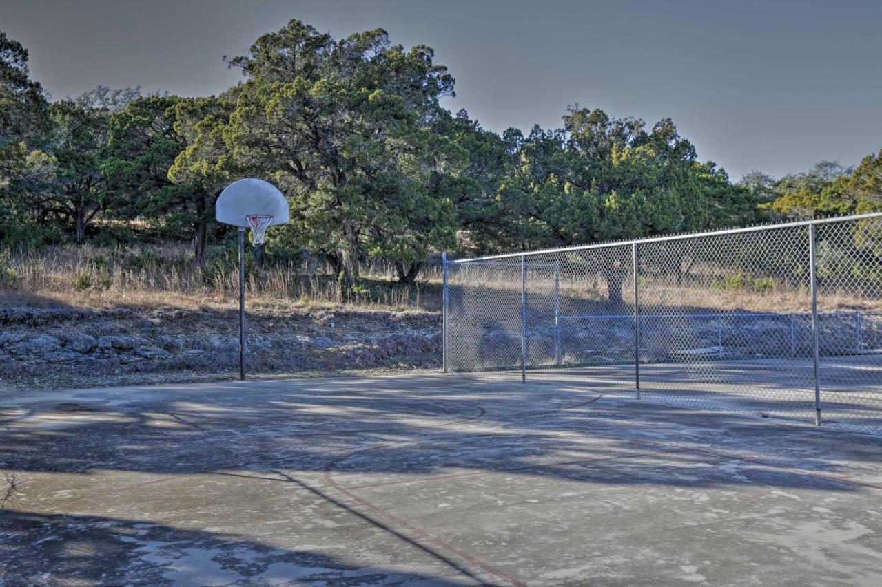 Exotic Home With Patio And Grill Walk To Canyon Lake! Exteriér fotografie
